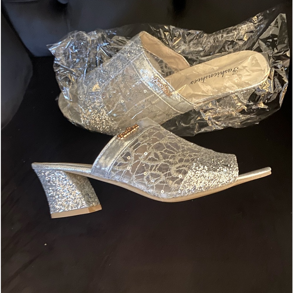 Dress Shoes detail with Lace Silver mesh